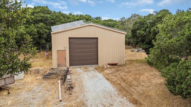 19515 Vierra Canyon Road, Salinas CA: https://media.crmls.org/mediaz/fa903aa4-9cd9-44c4-bb3b-ec5a573de67a.jpg