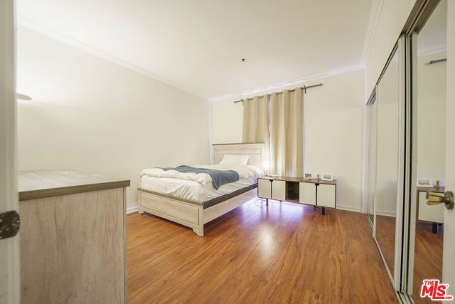 533 S St Andrews Place, Los Angeles CA: https://media.crmls.org/mediaz/fa904fb2-3a5b-4c51-ac8d-caadd0b71a09.jpg