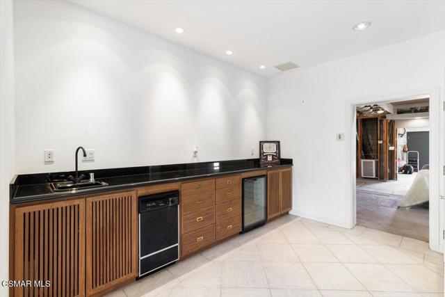 8445 Roseland Avenue, Moorpark CA: https://media.crmls.org/mediaz/fa908f7f-3da6-4576-87ea-aa3378fe3285.jpg