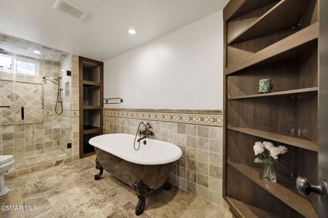 1661 Oldcastle Place, Westlake Village CA: https://media.crmls.org/mediaz/fa908ff2-de23-47e1-8487-19a59aab726f.jpg