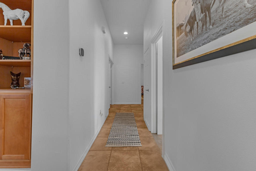 https://media.crmls.org/mediaz/fa909933-643a-4737-8f94-25ae2f9f9e43.jpg?preset=X-Large