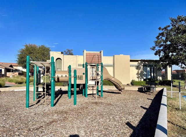 Image 4 of 32 For 1540 Grandon Ave