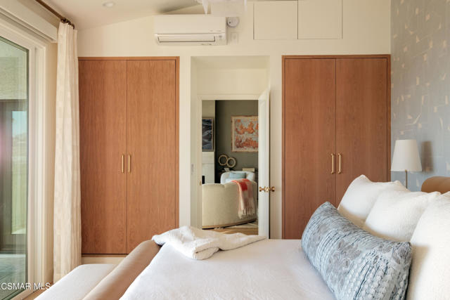 6813 Seawatch Lane, Malibu CA: https://media.crmls.org/mediaz/fa91ab91-52a4-49c2-98f7-35bc1e2fd0a3.jpg