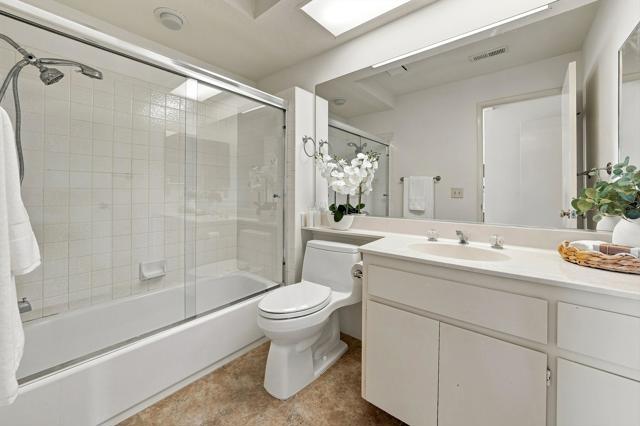 752 Vista Lago Drive N, Palm Desert, CA 92211