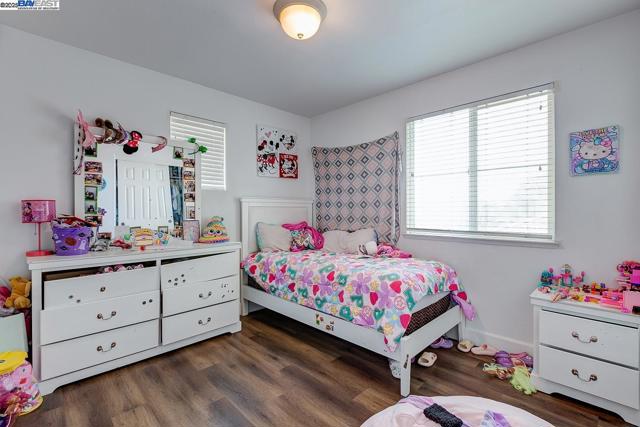 53 Puffin Cir, Oakley CA: https://media.crmls.org/mediaz/fa930073-977e-4388-b593-f28995a30f9d.jpg