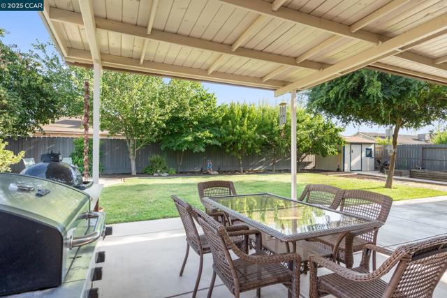7100 Metcalf Way, Hughson CA: https://media.crmls.org/mediaz/fa934af6-cfd2-4249-87e6-bb4f716cd2e4.jpg