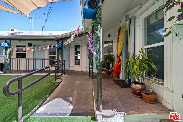 Listing Details for 1046 Robertson Boulevard, Los Angeles, CA 90035
