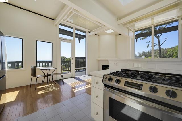 921 Clark Place, El Cerrito CA: https://media.crmls.org/mediaz/fa94617d-8419-4d60-bfec-c64fdf7d25b9.jpg