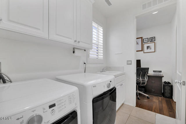 11806 Ricasoli Way, Porter Ranch CA: https://media.crmls.org/mediaz/fa946287-1a7d-45c4-82ae-1bc5a9a8fc8c.jpg