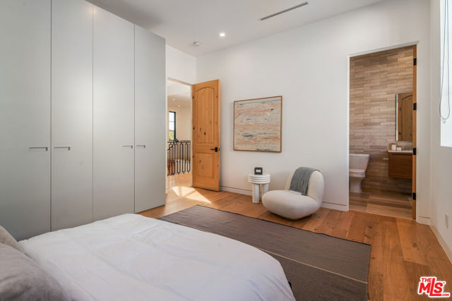 636 N Kilkea Drive, Los Angeles CA: https://media.crmls.org/mediaz/fa95b4fd-5985-4170-b0e6-a34056f8bba5.jpg