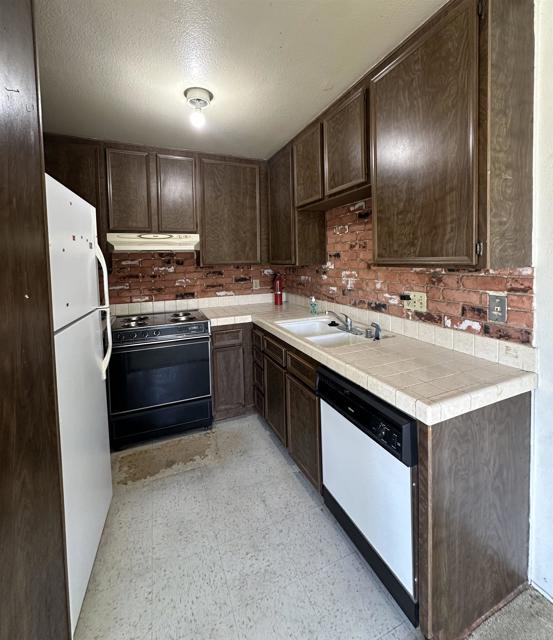 Detail Gallery Image 3 of 15 For 462 Bluffview Rd, Spring Valley,  CA 91977 - 3 Beds | 2 Baths