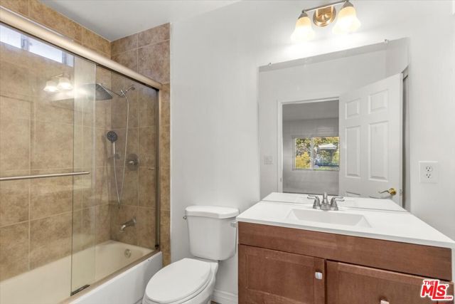 262 Macdonald Street, Pasadena CA: https://media.crmls.org/mediaz/fa963409-4db5-4eca-b27e-b80128986e39.jpg