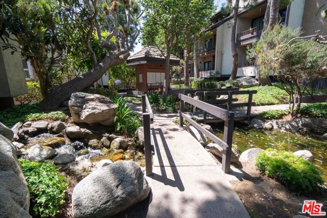 8110 Manitoba Street, Playa del Rey CA: https://media.crmls.org/mediaz/fa96b613-b406-416c-9bbd-314c983d7d1b.jpg