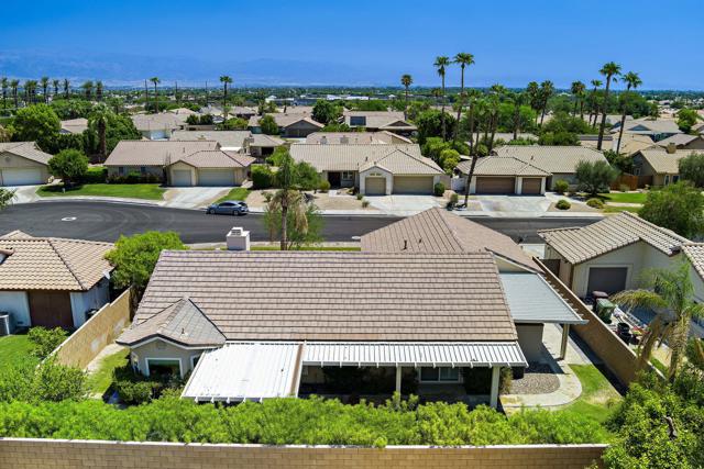44125 Calico Circle, La Quinta CA: https://media.crmls.org/mediaz/fa96fecf-765f-4e4e-98f7-f84f1949c219.jpg