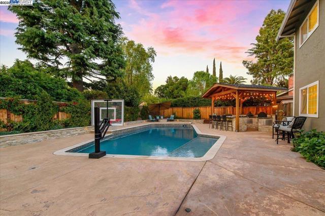 4839 Merganser Ct, Pleasanton CA: https://media.crmls.org/mediaz/fa971490-577b-4a2b-9fba-b4d75e7a65fd.jpg