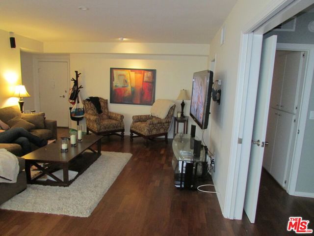 10645 Wilshire Boulevard, Los Angeles CA: https://media.crmls.org/mediaz/fa9744b4-e5a8-49a3-b85e-ede73d87c6cc.jpg