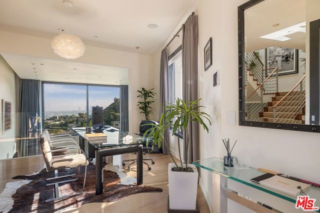 1573 Sunset Plaza Drive, Los Angeles CA: https://media.crmls.org/mediaz/fa97e9af-958b-4cec-99d7-f9b4922eef4a.jpg
