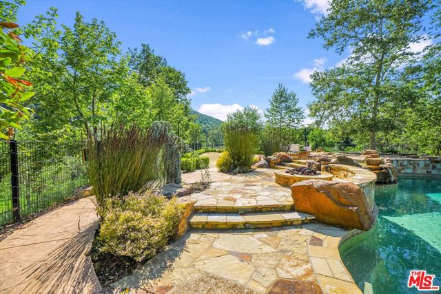 29734 Mulholland Highway, Agoura Hills CA: https://media.crmls.org/mediaz/fa9849be-7f24-49c7-99df-3b0cc41af14c.jpg