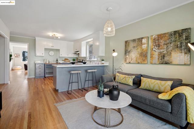 6824 Wilton Dr, Oakland CA: https://media.crmls.org/mediaz/fa98706a-6eb6-4274-a4f5-e27efb6df11c.jpg