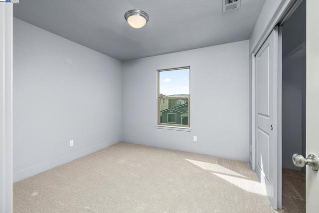 115 Lemon Blossom Ln, Patterson CA: https://media.crmls.org/mediaz/fa989b13-bc22-4082-9296-6a96f3cfc4e5.jpg