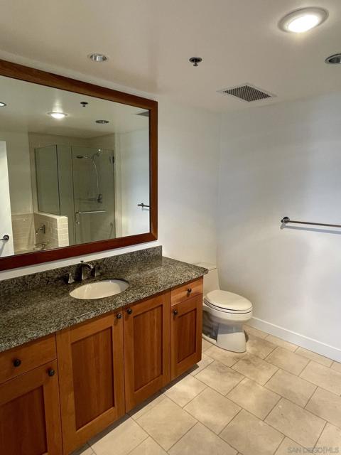 700 W Harbor, San Diego CA: https://media.crmls.org/mediaz/fa990135-40ae-432b-94b3-7a3436030c66.jpg
