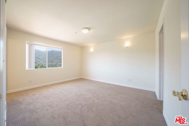 2716 Honolulu Avenue, Montrose CA: https://media.crmls.org/mediaz/fa992eaf-1fa3-4d6e-9601-bec31a7444d6.jpg