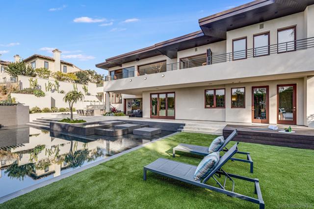 8070 La Jolla Scenic Dr N, La Jolla CA: https://media.crmls.org/mediaz/fa99c288-4323-4247-86a3-40a052c95af1.jpg