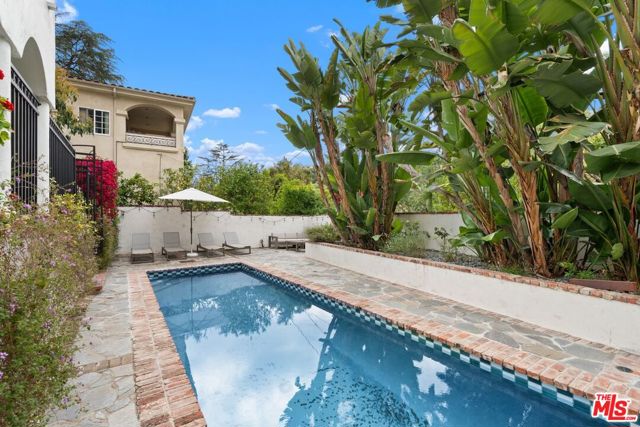 15257 Encanto Drive, Sherman Oaks CA: https://media.crmls.org/mediaz/fa99d72a-17dc-4e31-903f-fdd5c4293ec9.jpg