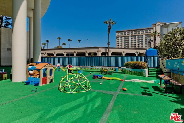 4335 Marina City Drive, Marina del Rey CA: https://media.crmls.org/mediaz/fa9a05b5-6c53-40ea-bb9d-dd3596076a0f.jpg