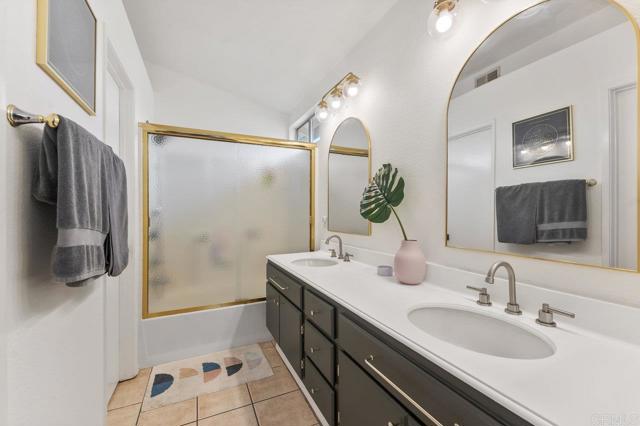 305 Cobblestone Place, Santee CA: https://media.crmls.org/mediaz/fa9a3512-0f0e-49c9-a9e8-03baf345d3f3.jpg