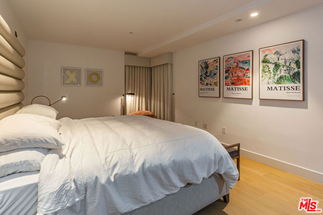 10777 Wilshire Boulevard, Los Angeles CA: https://media.crmls.org/mediaz/fa9aebe9-0fc4-4b84-b68d-0f19c7498c7a.jpg