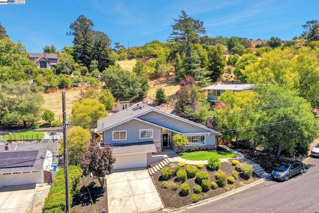 382 Castello Rd, Lafayette CA: https://media.crmls.org/mediaz/fa9b1d44-9530-4ad7-be75-0acbd4d5ae66.jpg