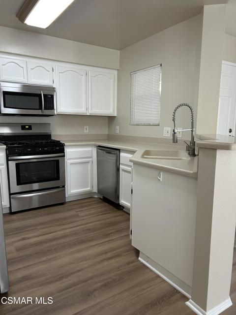 3376 Holly Grove Street, Westlake Village CA: https://media.crmls.org/mediaz/fa9b7bc5-9aa0-4eda-8fd4-849a062e8385.jpg