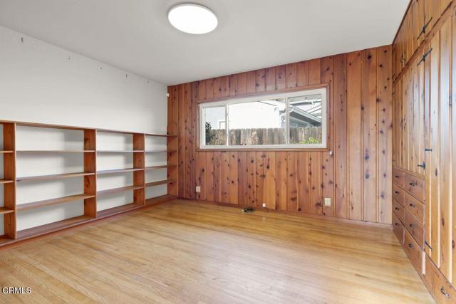 410 Palomares Avenue, Ventura CA: https://media.crmls.org/mediaz/fa9bbfd1-4604-43f5-a066-b90318463302.jpg