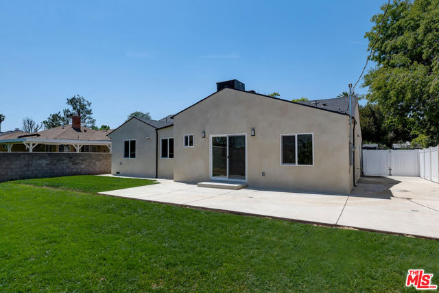 7444 Ostrom Avenue, Lake Balboa CA: https://media.crmls.org/mediaz/fa9bc16d-80c9-4a4a-941d-acab82a9408a.jpg