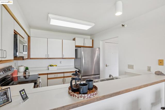 1205 Melville Sq, Richmond CA: https://media.crmls.org/mediaz/fa9be814-ab6d-4044-8051-33b05346e9cc.jpg