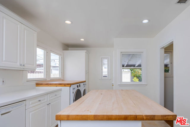 614 S Orange Drive, Los Angeles CA: https://media.crmls.org/mediaz/fa9bec49-df07-4ca7-a5f5-0ccd4b744a9a.jpg