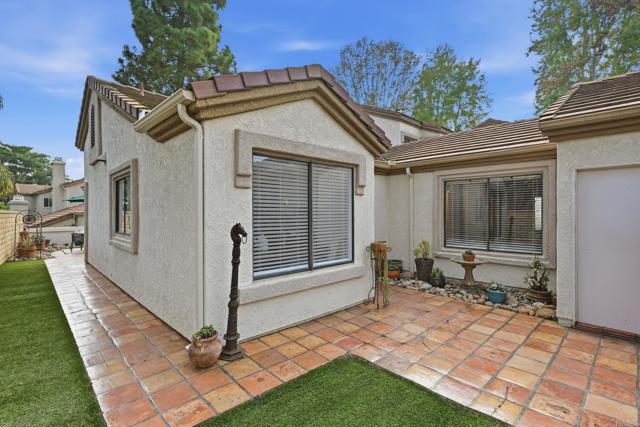 Detail Gallery Image 3 of 50 For 3694 Fallon Cir, San Diego,  CA 92130 - 2 Beds | 2 Baths