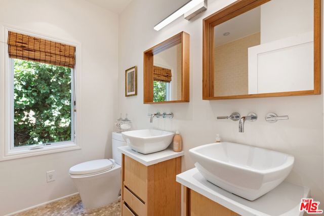2116 Princeton Avenue, Los Angeles CA: https://media.crmls.org/mediaz/fa9caf88-3bd8-4551-b781-666665f14f90.jpg