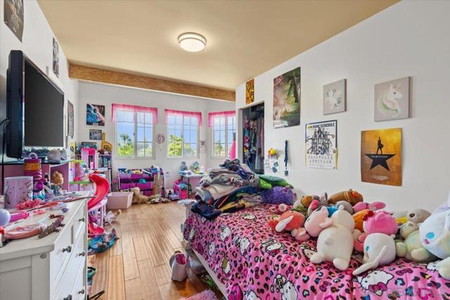2832 34 K St, San Diego CA: https://media.crmls.org/mediaz/fa9d3c32-38a8-4a55-91b5-bcce7ebdec65.jpg
