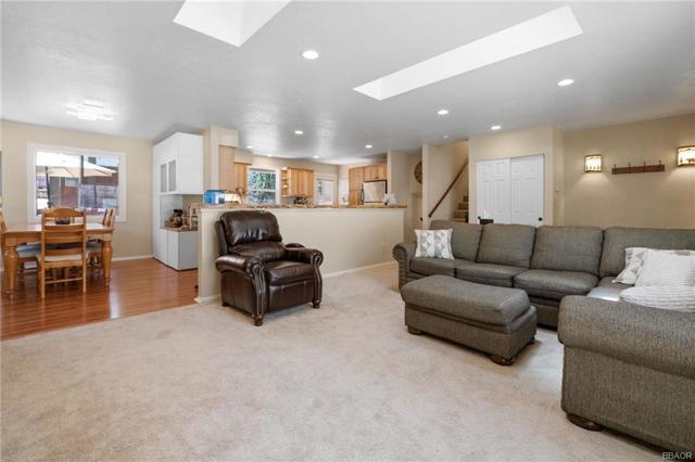 42729 Haupstrasse Drive, Big Bear CA: https://media.crmls.org/mediaz/fa9d59a1-16ae-44ec-81cb-cf478e1cd234.jpg