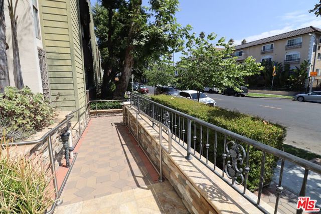 525 Ardmore Avenue, Los Angeles, California 90020, ,1 BathroomBathrooms,Condominium,For Sale,Ardmore,24425779