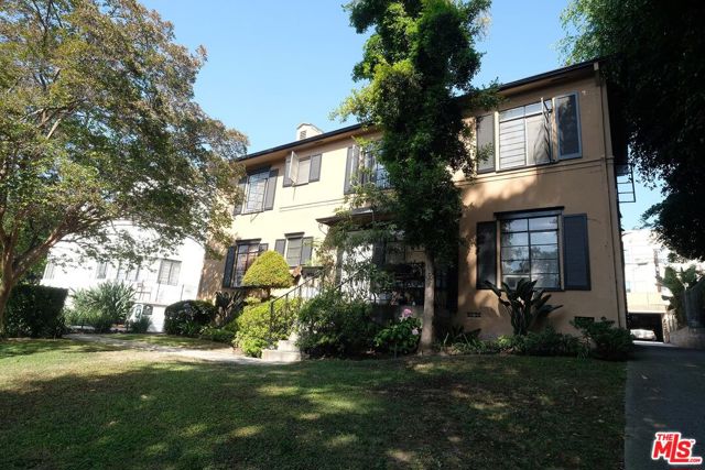 854 1/2 S Plymouth Boulevard, Los Angeles CA: https://media.crmls.org/mediaz/fa9d8ca1-3d20-4f55-ba35-95d68b29b5d4.jpg