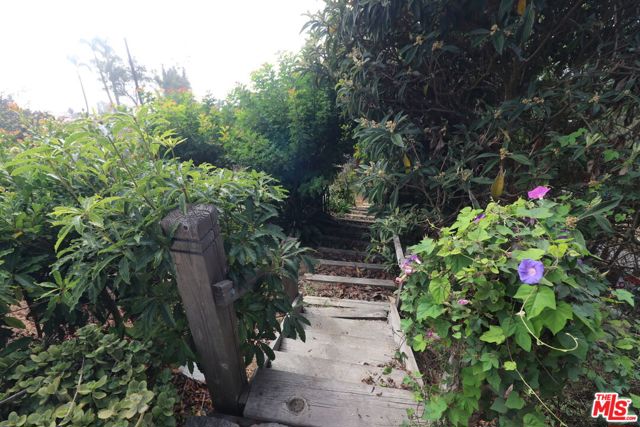 20776 Big Rock Drive, Malibu CA: https://media.crmls.org/mediaz/fa9ddd64-1953-441d-af72-1c9f6125ea7c.jpg