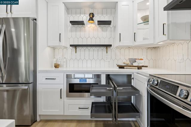 2101 Golden Rain, Walnut Creek CA: https://media.crmls.org/mediaz/fa9dec37-7769-4392-89b4-07b3a991072d.jpg