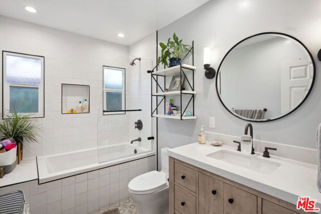 4146 Chase Avenue, Los Angeles CA: https://media.crmls.org/mediaz/fa9f6d32-de59-4220-97f6-4ac6464c6f96.jpg