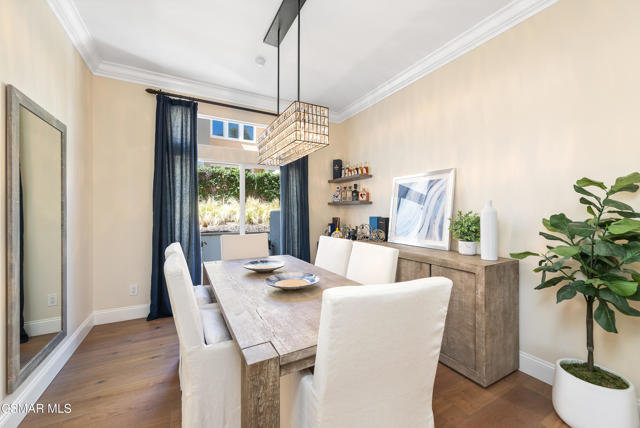 976 Blackbourne, Oak Park CA: https://media.crmls.org/mediaz/fa9f90dd-71bf-4227-8d8f-3456b22ba3e8.jpg