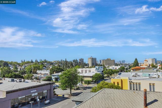 4395 Piedmont Ave, Oakland CA: https://media.crmls.org/mediaz/fa9ff811-0342-4133-8355-e13ac38d881e.jpg