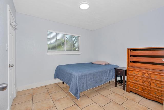 1005 W 8th Street, Merced CA: https://media.crmls.org/mediaz/faa025ce-88a6-444e-87a7-d346cf21b1a9.jpg