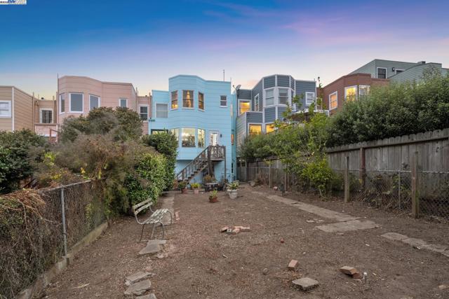 658 30Th Ave, San Francisco CA: https://media.crmls.org/mediaz/faa0e143-f345-4e3d-89d4-b1c5b05e0861.jpg